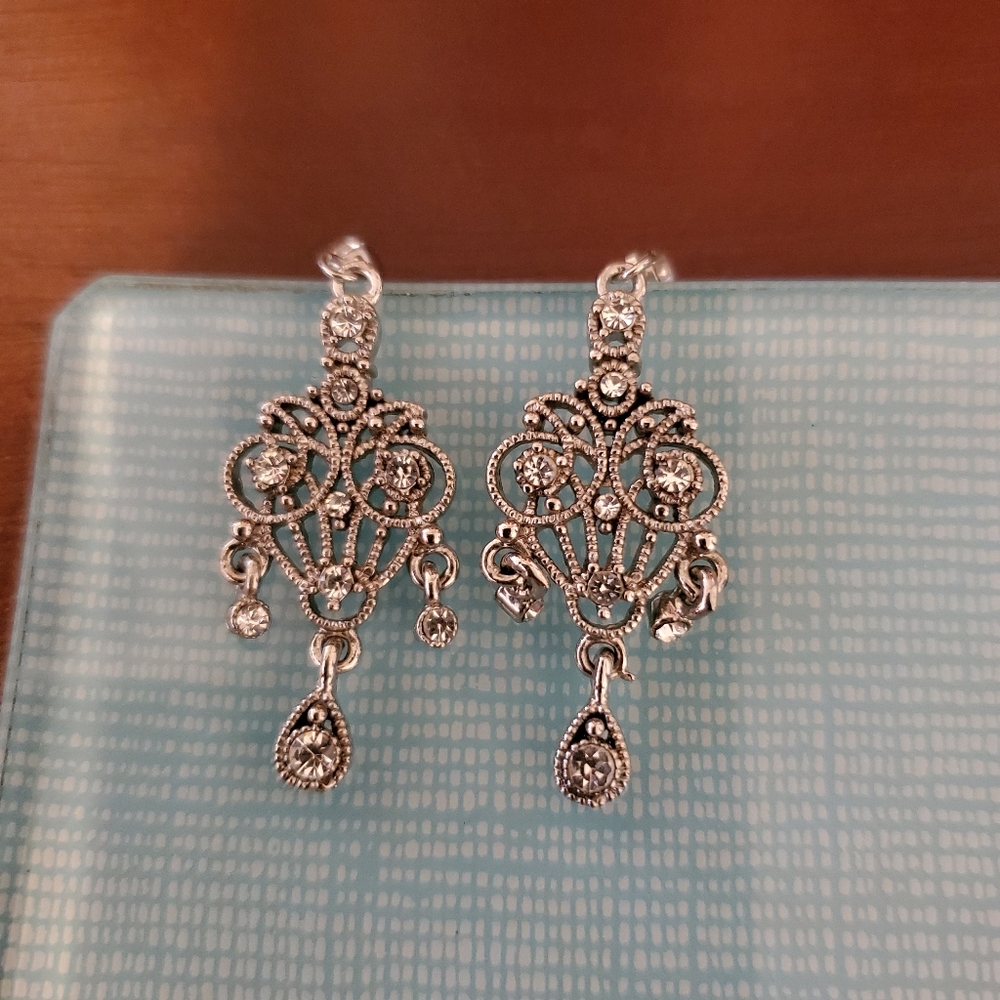 Silver tone Chandelier Earrings with diamo…